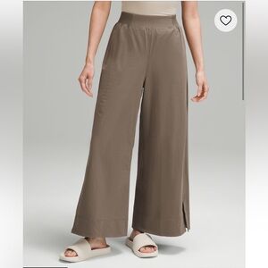 Lululemon high rise wide leg cropped pants